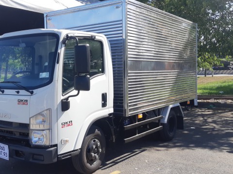 Xe tải isuzu 1t4 E5 thùng kín